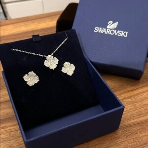 Swarovski Silver Necklace with Sparkling Crystals